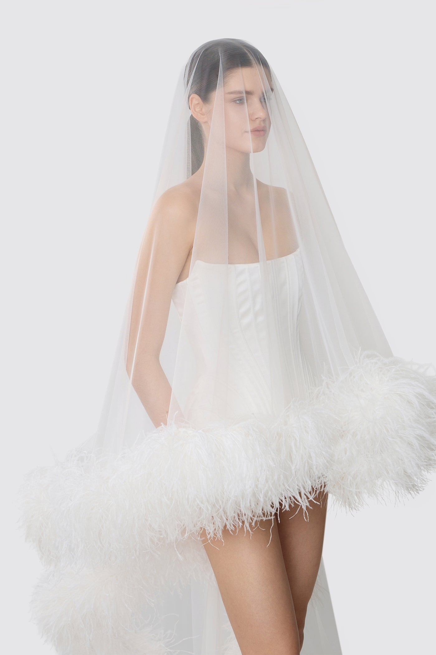 LONG VEIL WITH A FEATHER