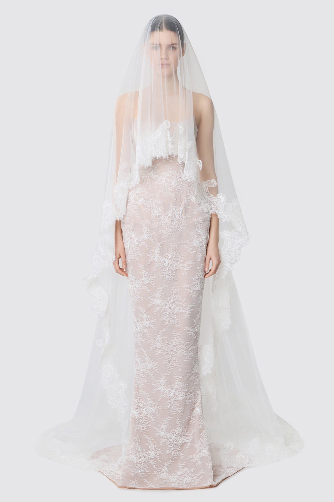LONG LACE VEIL