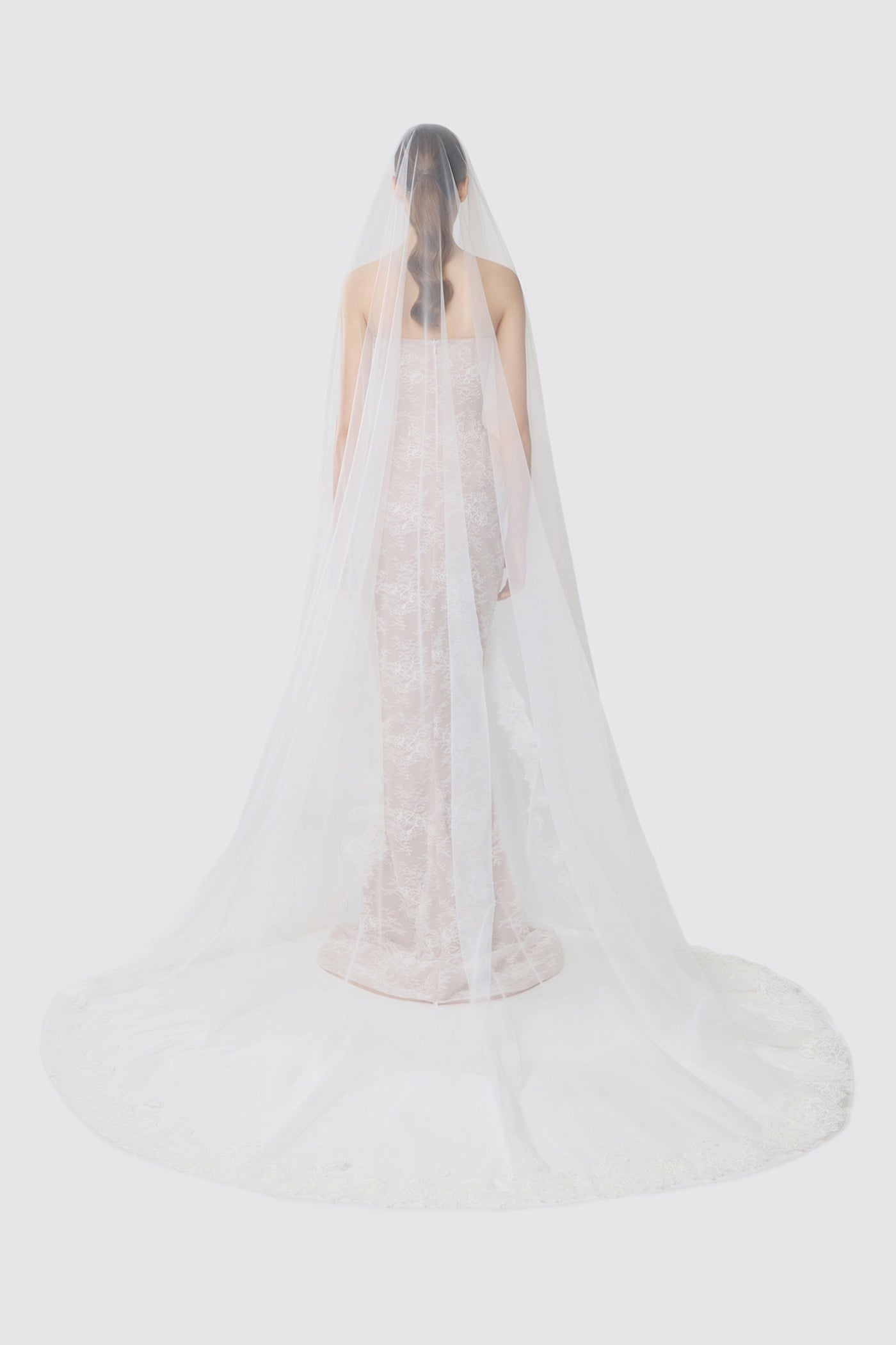 LONG LACE VEIL