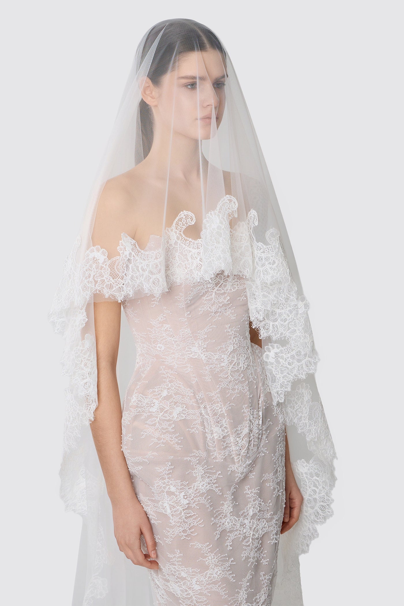 LONG LACE VEIL
