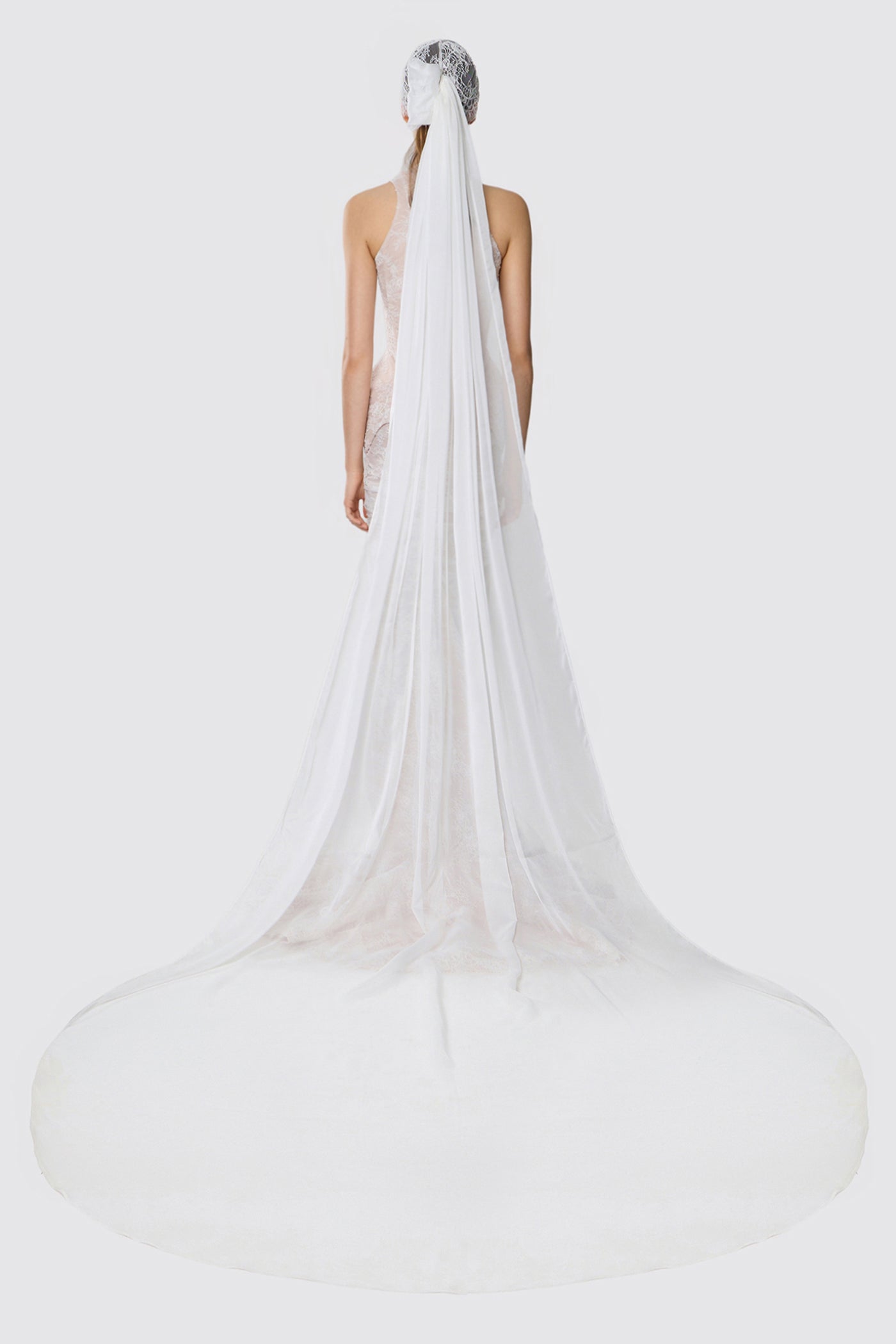LONG VEIL WITH LACE HAT