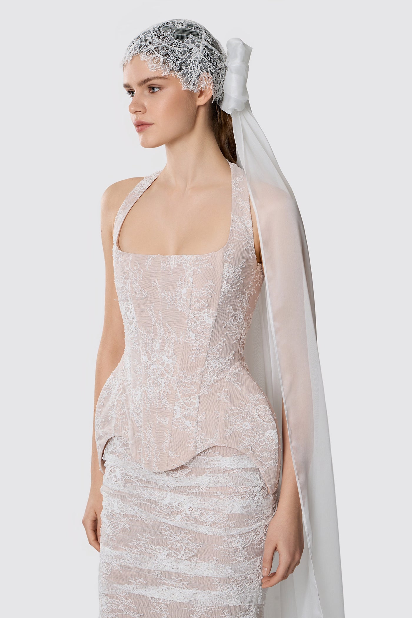 LONG VEIL WITH LACE HAT
