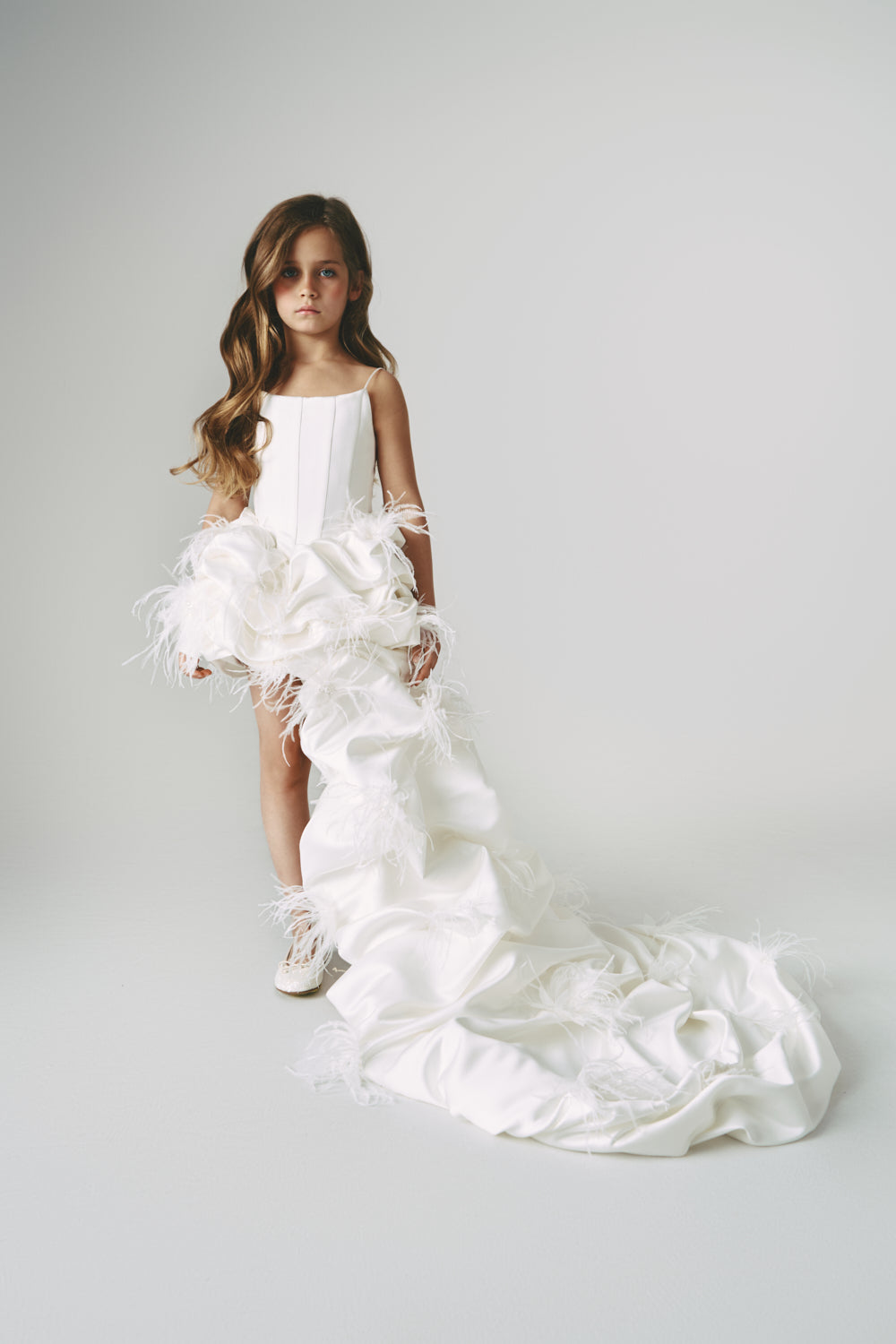 TRAIL FOR MISS LUCKY DRESS WITH FEATHERS