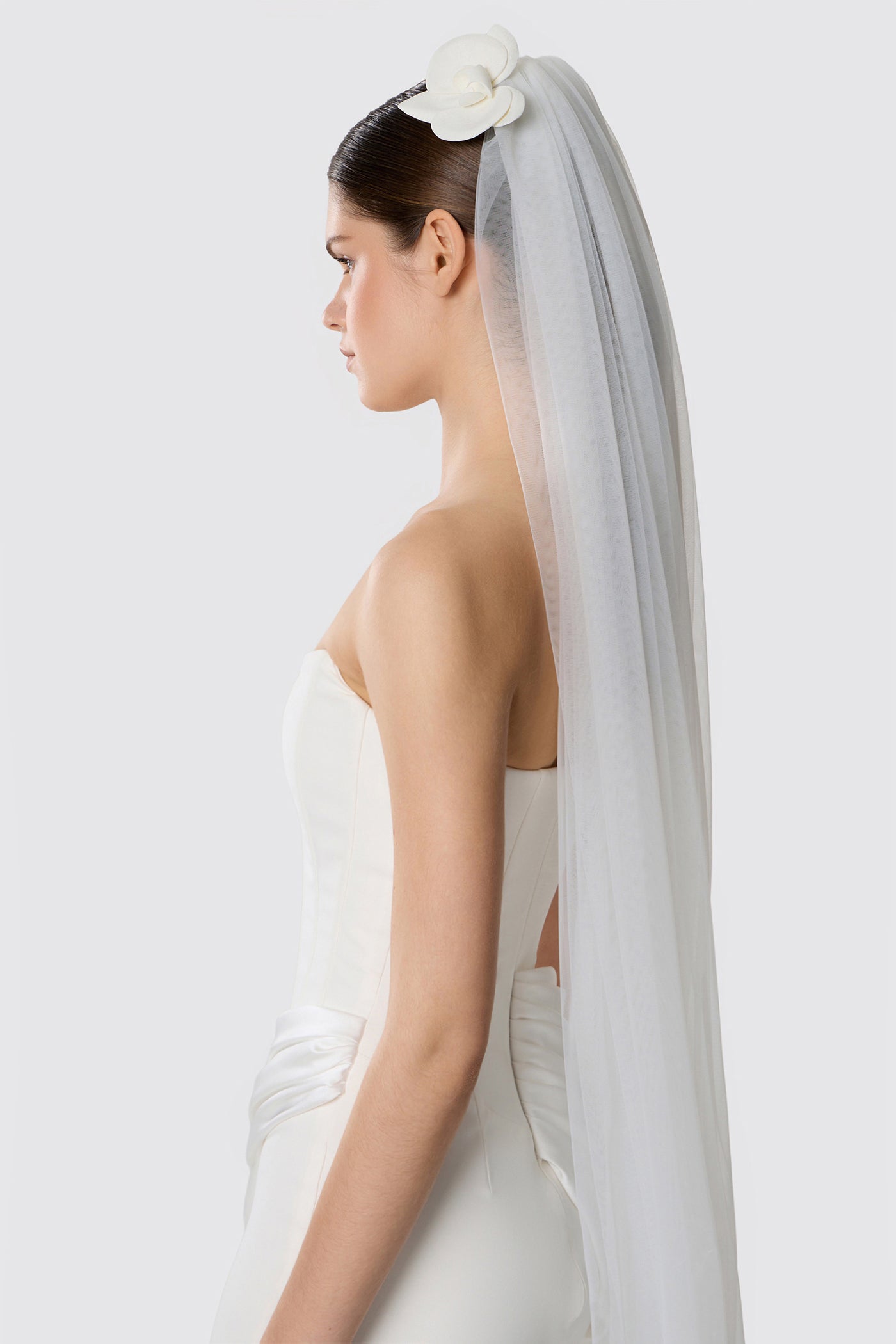 LONG VEIL WITH ORCHID