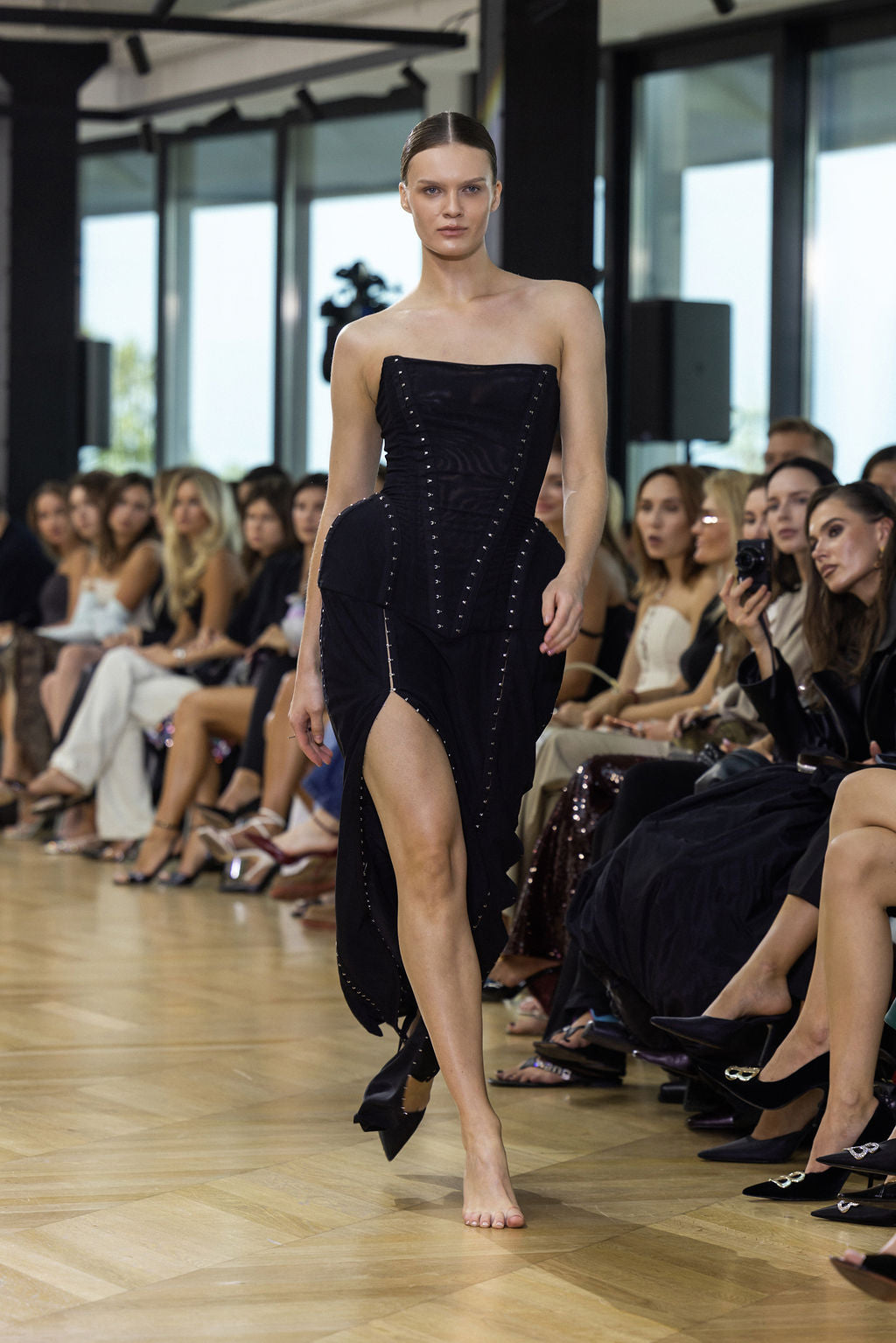 MUNA DRESS WITH HOOKS BLACK