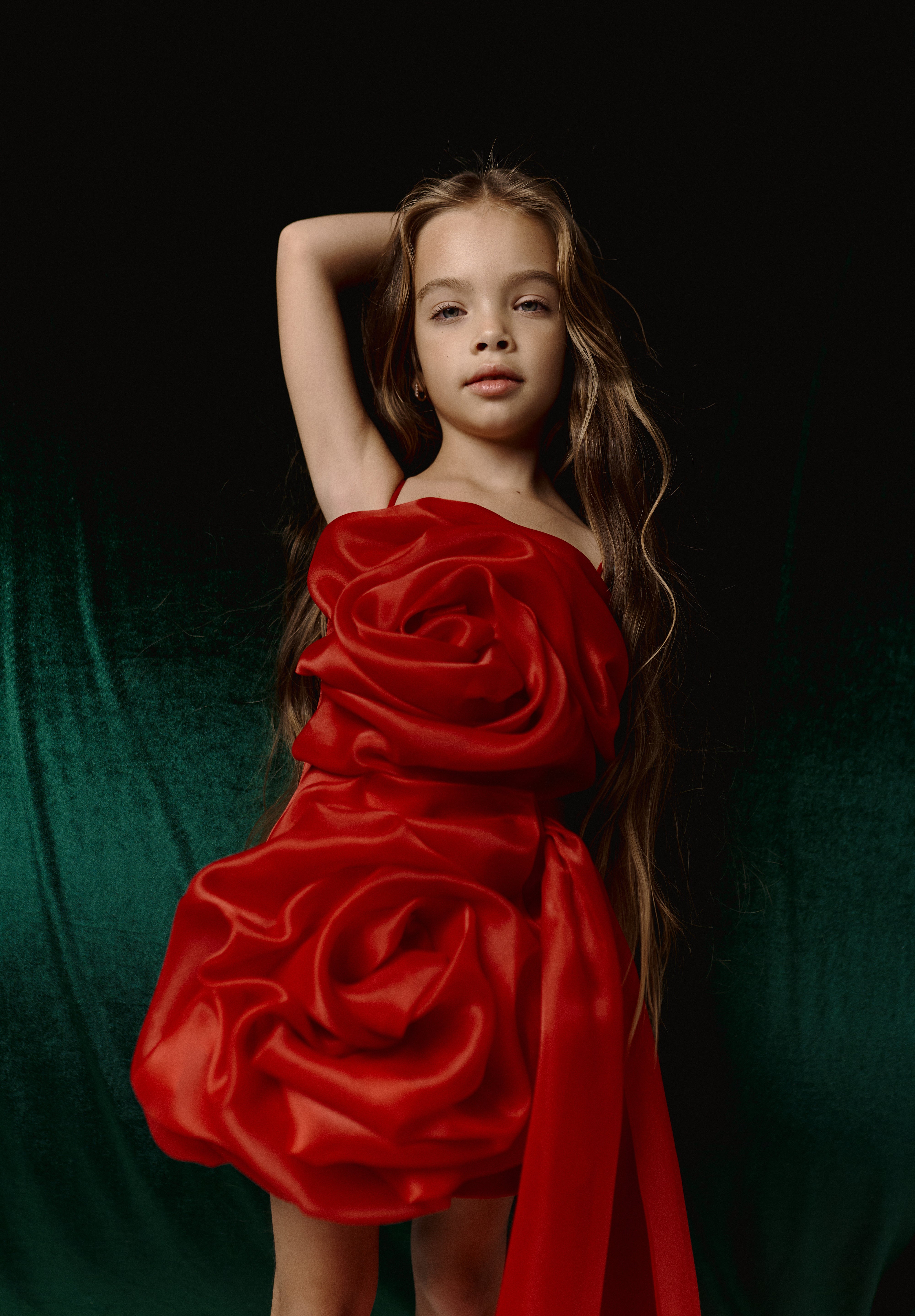 MISS ROSIE DRESS WITH REMOVABLE TRAIL RED